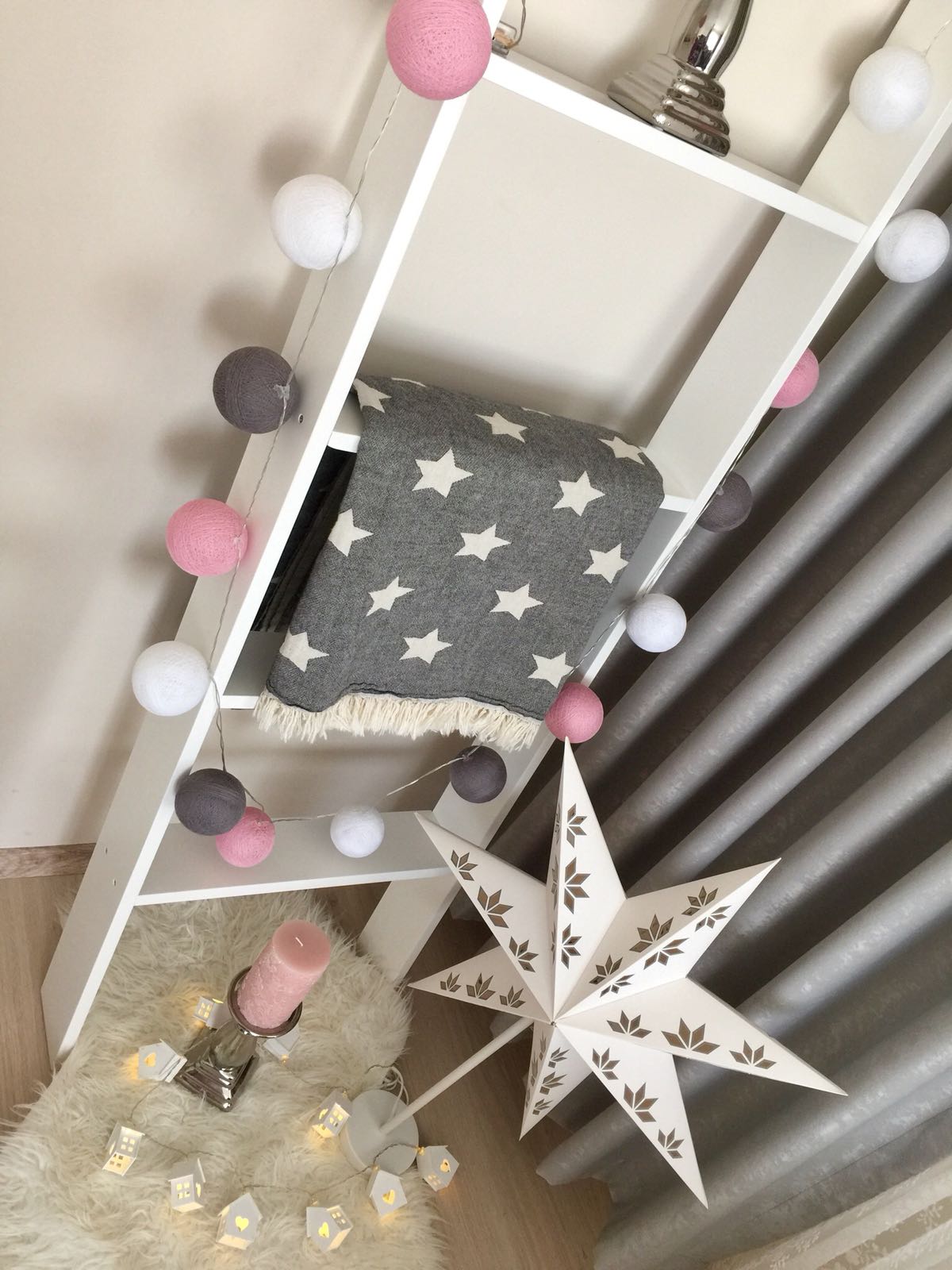 Selin Merdiven Lake Duvar Rafı